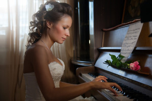 Невеста за пианино